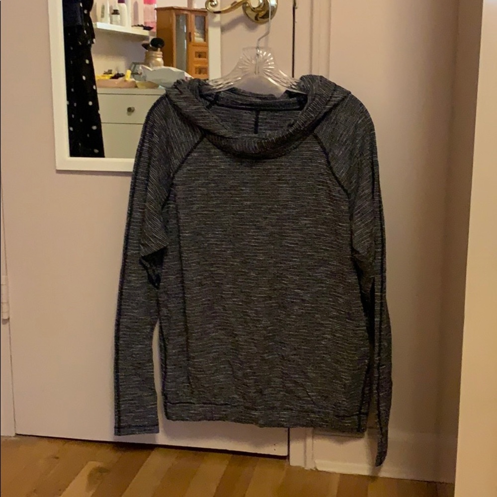 Lululemon long sleeve hooded shirt